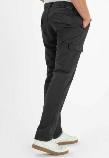 Брюки с накладными карманами