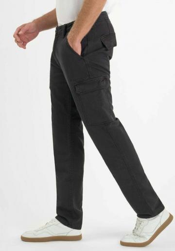Брюки с накладными карманами