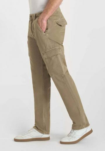 Брюки с накладными карманами