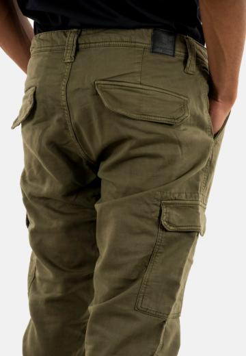 Брюки с накладными карманами