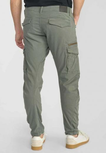 Брюки с накладными карманами