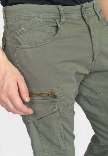 Брюки с накладными карманами