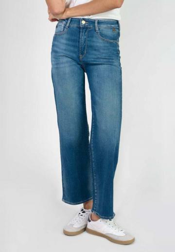 Клешеные джинсы