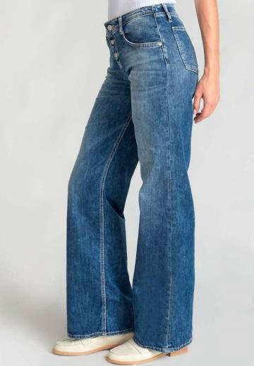 Клешеные джинсы