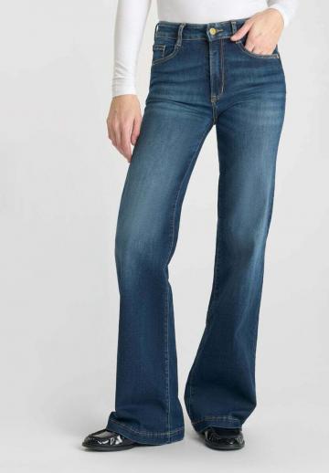 Клешеные джинсы