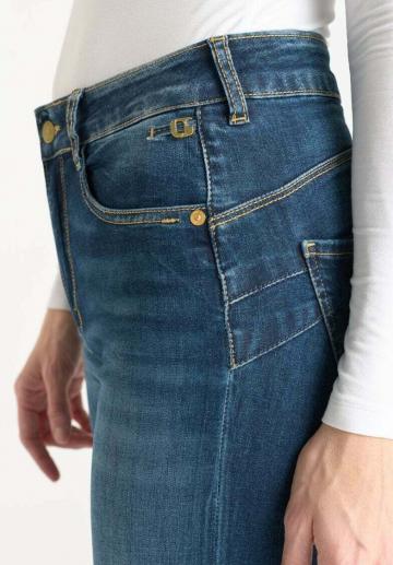 Клешеные джинсы