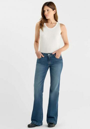 Клешеные джинсы