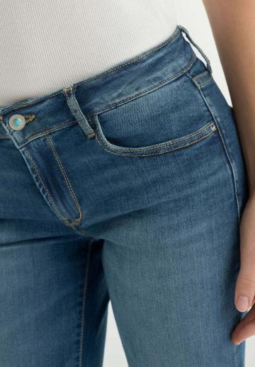 Клешеные джинсы