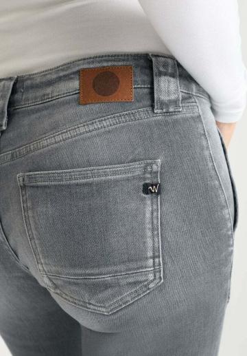 Клешеные джинсы