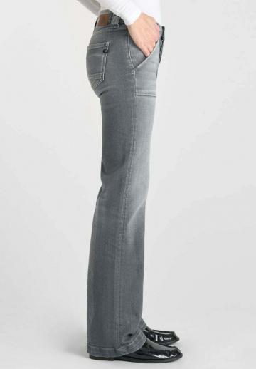 Клешеные джинсы