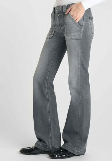 Клешеные джинсы