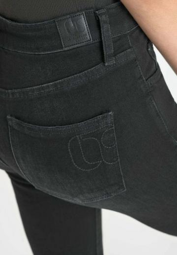 Клешеные брюки