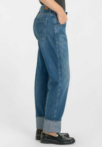 Прямые джинсы