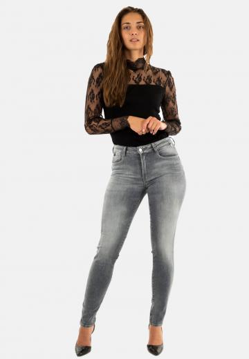 Узкие джинсы