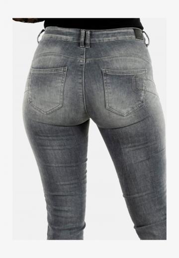 Узкие джинсы