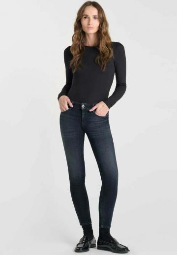 Короткие джинсы