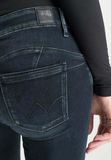 Короткие джинсы