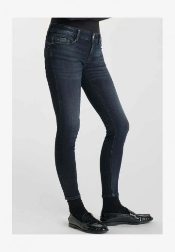 Короткие джинсы