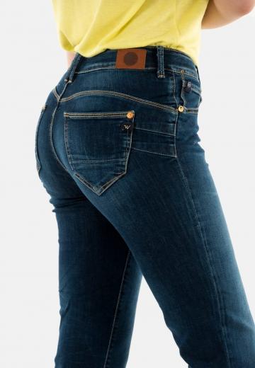 Короткие джинсы