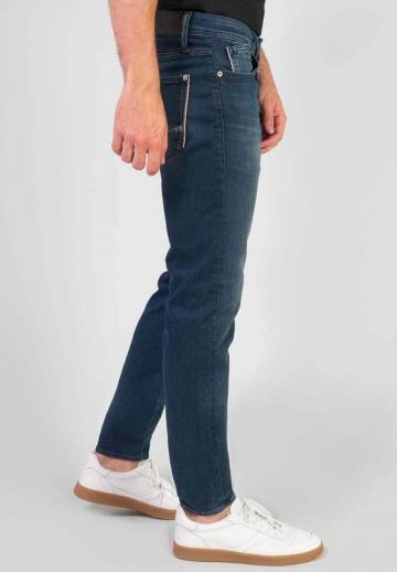 Узкие джинсы