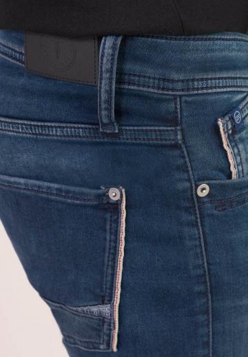 Узкие джинсы