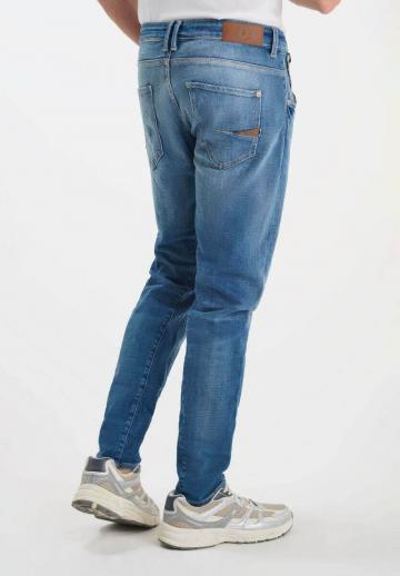Узкие джинсы