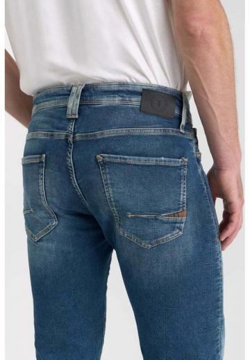 Узкие джинсы