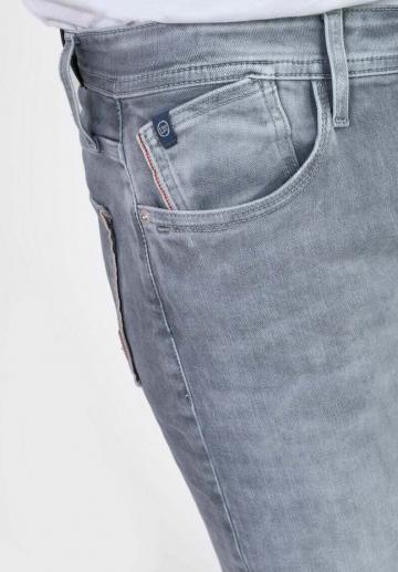 Узкие джинсы