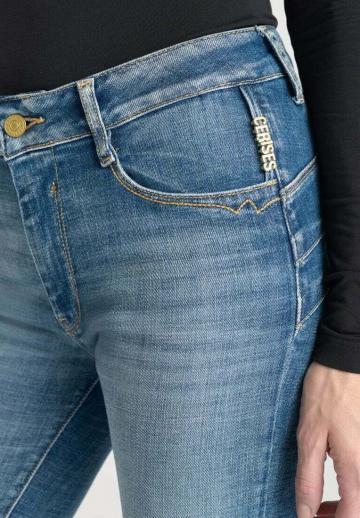 Короткие джинсы