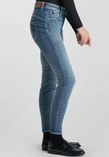 Короткие джинсы