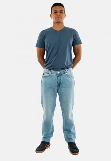 Прямые джинсы