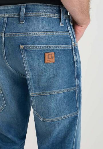 Прямые джинсы