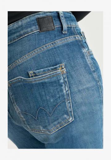 Короткие джинсы