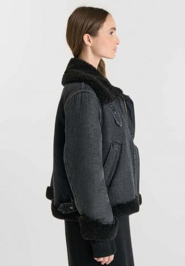 Джинсовая куртка