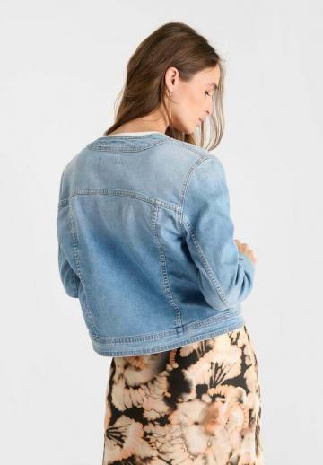 Джинсовая куртка