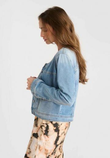 Джинсовая куртка