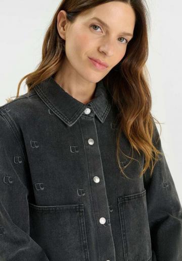 Джинсовая куртка