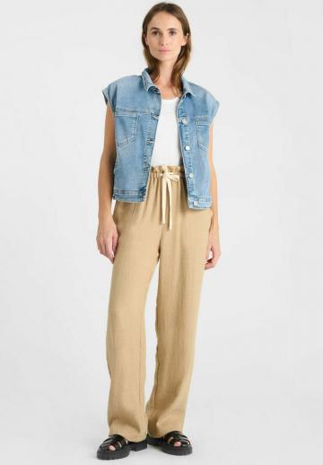 Джинсовая жилетка