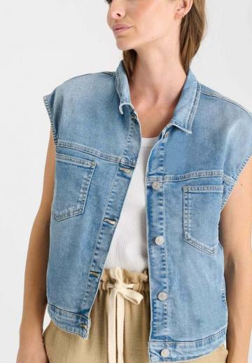 Джинсовая жилетка