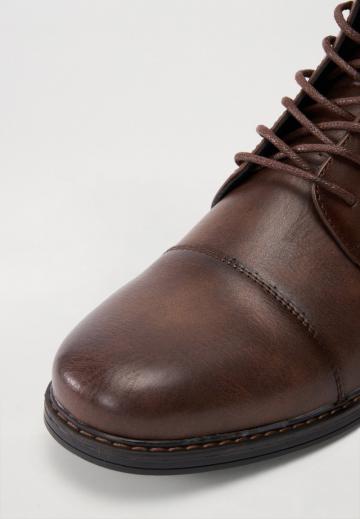 Ботинки на шнуровке