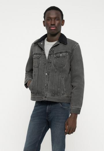 Джинсовая куртка