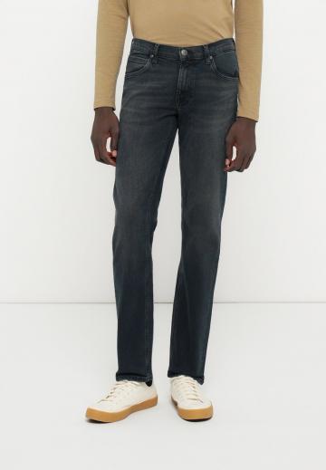 Узкие джинсы