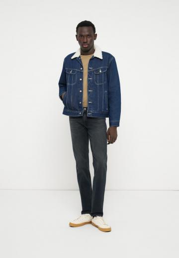 Узкие джинсы