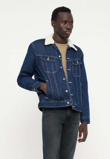 Узкие джинсы