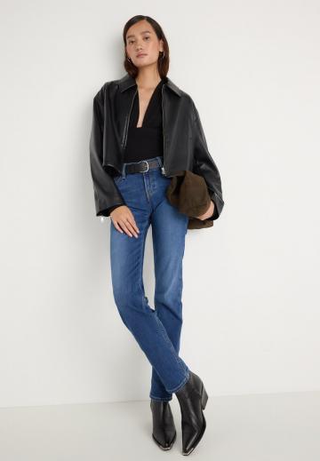 Прямые джинсы