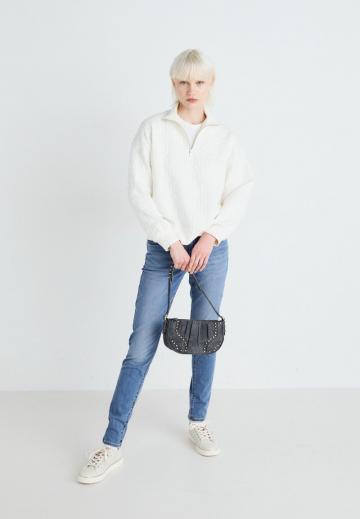 Гандбольные кроссовки