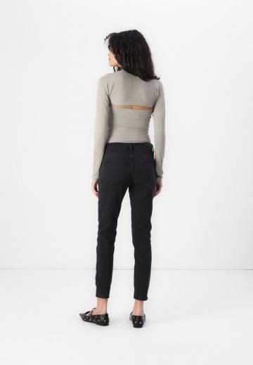 Короткие джинсы