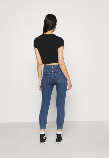 Короткие джинсы