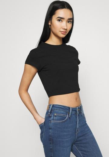 Короткие джинсы