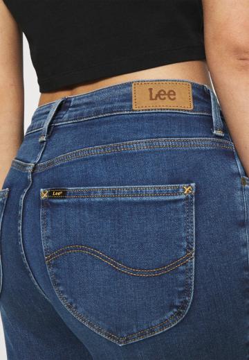 Короткие джинсы